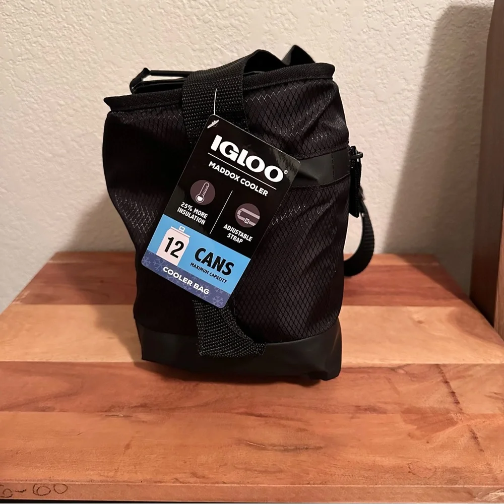 Igloo Insulated Coors Light Black Cooler Bag NWT